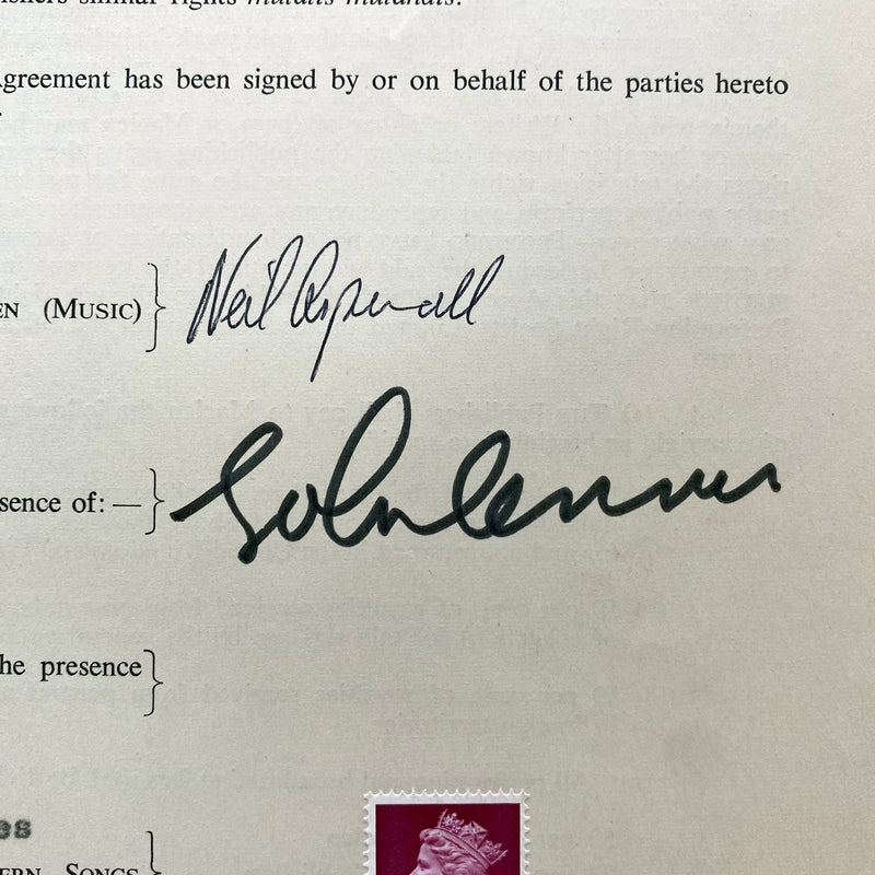ジョン・レノンのサイン入り楽曲出版権の契約書「エヴリボディーズ・ゴット・サムシング・トゥ・ハイド・エクセプト・ミー・アンド・マイ・モンキー」ニース・アスピノールとの連名（1968年10月15日）