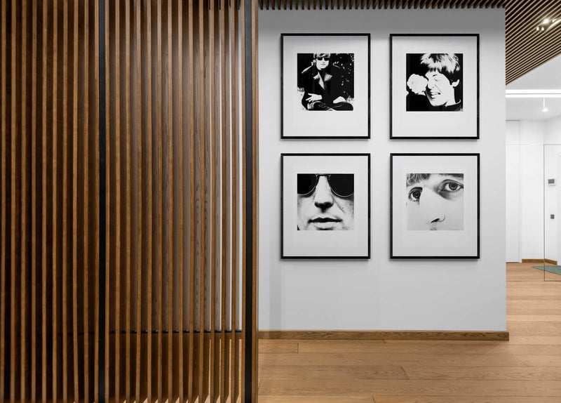 写真「ポール・マッカートニー - ロンドン、チズウィック・ハウス・アンド・ガーデンズ - 1966年」【オリジナル・プリント／ロバート・ウィテカー・フォトグラフィーのエンボス入り】