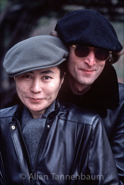 ジョン・レノンとオノ・ヨーコ - セントラル・パーク、NYC - 1980年」【写真家 アラン・タネンバウムのサイン入り】