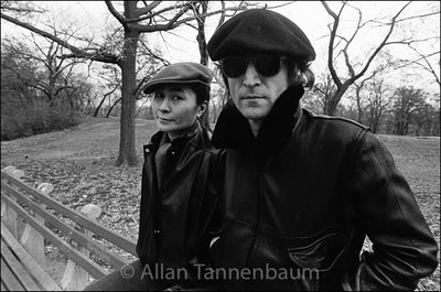 ジョン・レノンとオノ・ヨーコ - セントラル・パーク、NYC - 1980年」【写真家 アラン・タネンバウムのサイン入り】