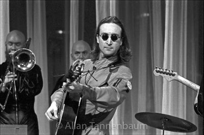 ラスト・ライヴ - ジョン・レノンとBOMF - ヒルトン・ホテル、NYC - 1975年」【写真家 アラン・タネンバウムのサイン入り】