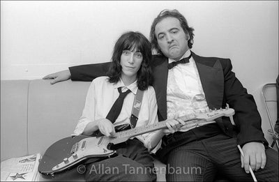 パティ・スミスとジョン・ベルーシ - NBCスタジオ、NYC - 1976年」【写真家 アラン・タネンバウムのサイン入り】