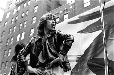 ミック・ジャガー - グリニッジ・ヴィレッジ、NYC - 1975年」【写真家 アラン・タネンバウムのサイン入り】