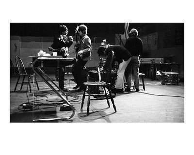 写真「ビートルズ - ドンマー・リハーサル・シアター、ロンドン - 1965年」【オリジナル・プリント／ロバート・ウィテカー・フォトグラフィーのエンボス入り】