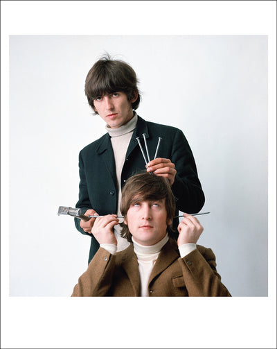 写真「ジョン・レノン、ジョージ・ハリスン - ネイルズ - ザ・ベイル・スタジオ、ロンドン - 1966年」【オリジナル・プリント／ロバート・ウィテカー・フォトグラフィーのエンボス入り】