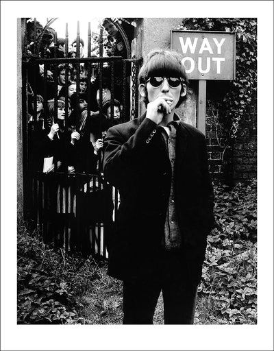 写真「ジョージ・ハリスン - ウェイ・アウト - ロンドン、チズウィック・ハウス・アンド・ガーデンズ - 1966年」【オリジナル・プリント／ロバート・ウィテカー・フォトグラフィーのエンボス入り】