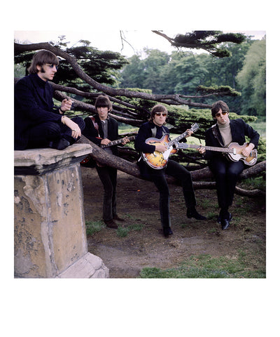 写真「ビートルズ - レイン - ロンドン、チズウィック・ハウス・アンド・ガーデンズ - 1966年」【オリジナル・プリント／ロバート・ウィテカー・フォトグラフィーのエンボス入り】