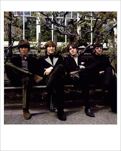 写真「ビートルズ - ペイパーバック・ライター - ロンドン、チズウィック・ハウス・アンド・ガーデンズ - 1966年」【オリジナル・プリント／ロバート・ウィテカー・フォトグラフィーのエンボス入り】