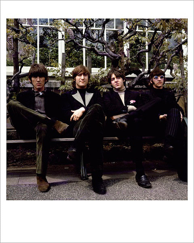 写真「ビートルズ - ペイパーバック・ライター - ロンドン、チズウィック・ハウス・アンド・ガーデンズ - 1966年」【オリジナル・プリント／ロバート・ウィテカー・フォトグラフィーのエンボス入り】