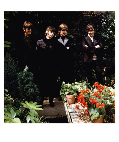 写真「ビートルズ - ロンドン、チズウィック・ハウス・アンド・ガーデンズ - 1966年」【オリジナル・プリント／ロバート・ウィテカー・フォトグラフィーのエンボス入り】
